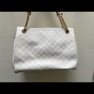 Gucci winter white handbag with gold chain, double straps.